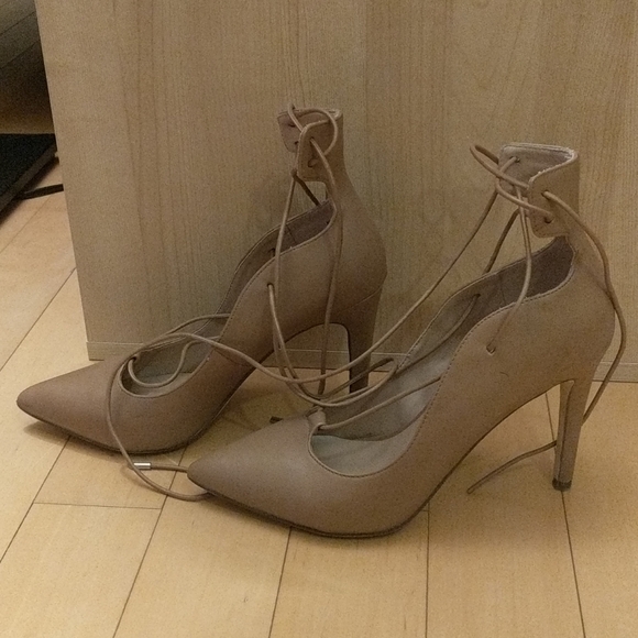 Call it spring heels closed toe criss cross lace - Picture 2 of 5